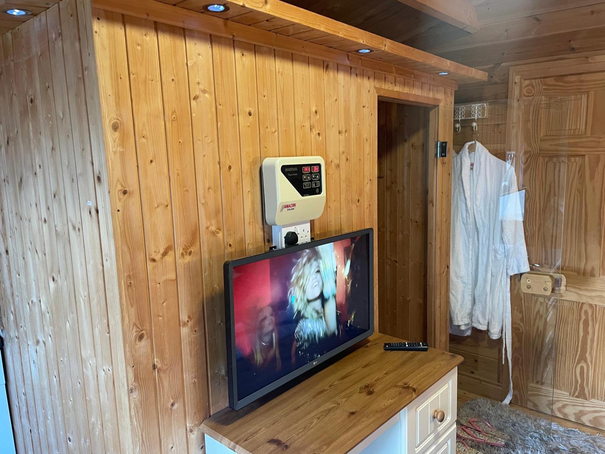Chalet Free Sauna & Spa Superking Bed Killaloo Luaran gambar